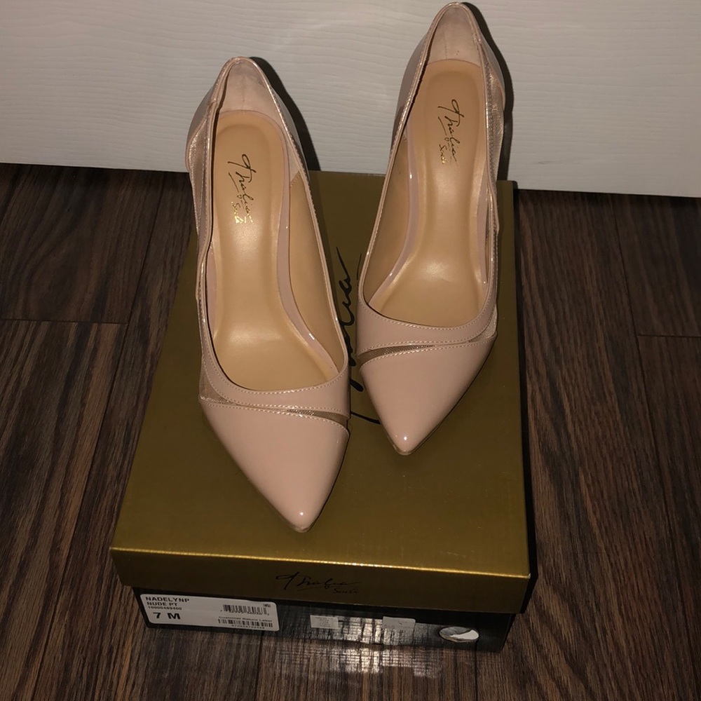 Thalia Sodi nude pumps